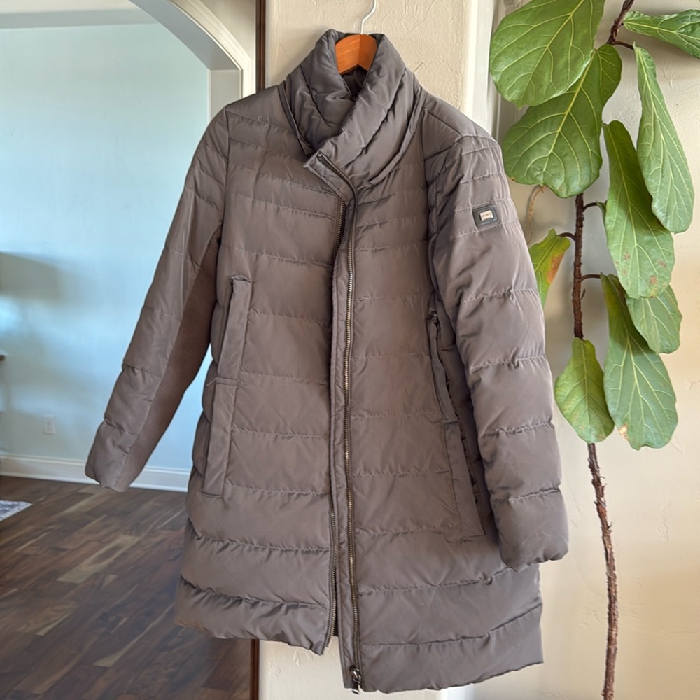 DKNY women’s medium winter parka. Very good condition - lightly worn